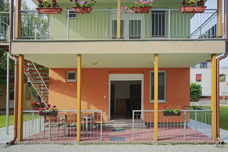 4 fős apartman, 2 hálószoba, nappali és saját nagy fedett terasz. 