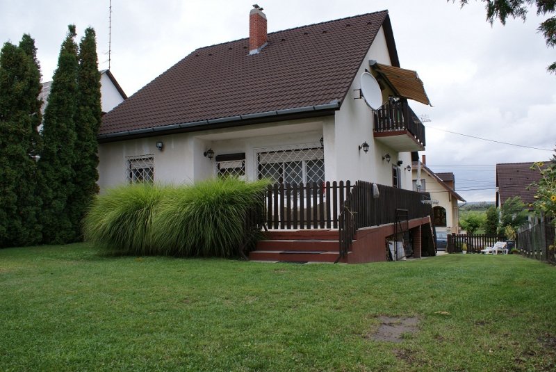 Ház udvari nézet